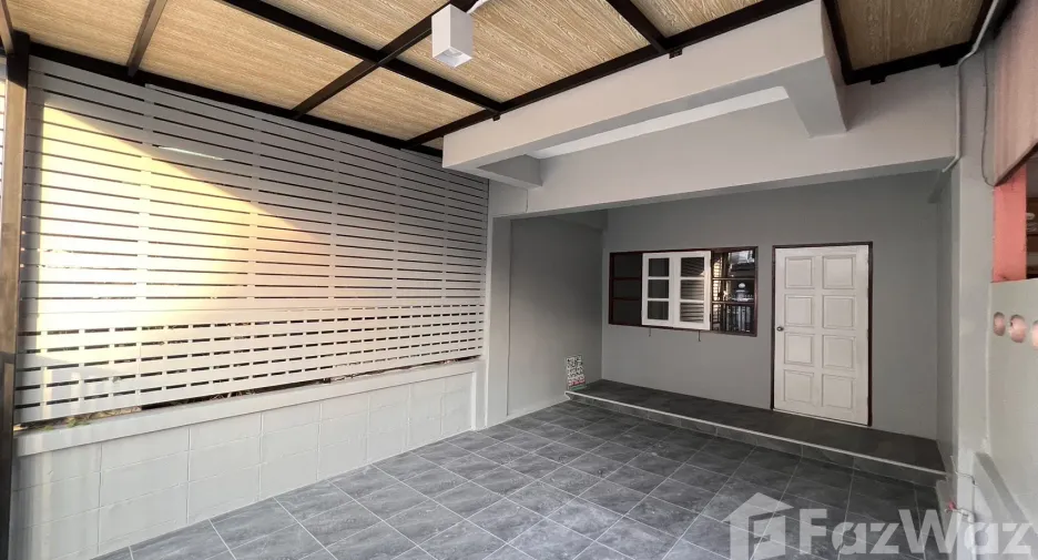 For sale 3 bedrooms townhouse in Mueang Pathum Thani, Pathum Thani