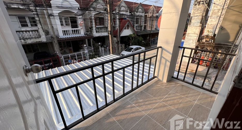 For sale 3 bedrooms townhouse in Mueang Pathum Thani, Pathum Thani