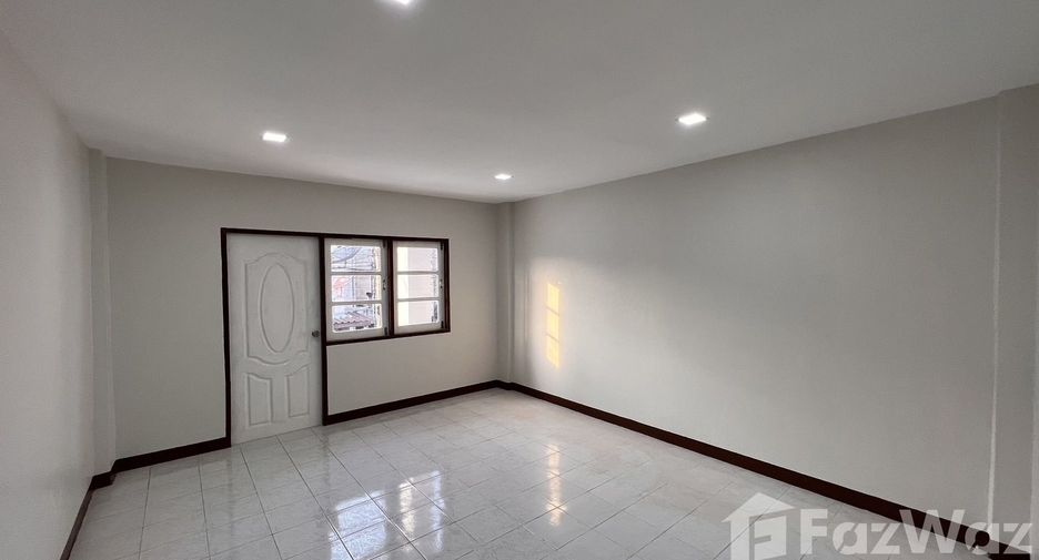 For sale 3 bedrooms townhouse in Mueang Pathum Thani, Pathum Thani