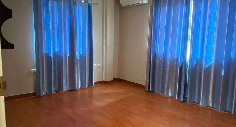 For sale 4 bedrooms house in Thanyaburi, Pathum Thani