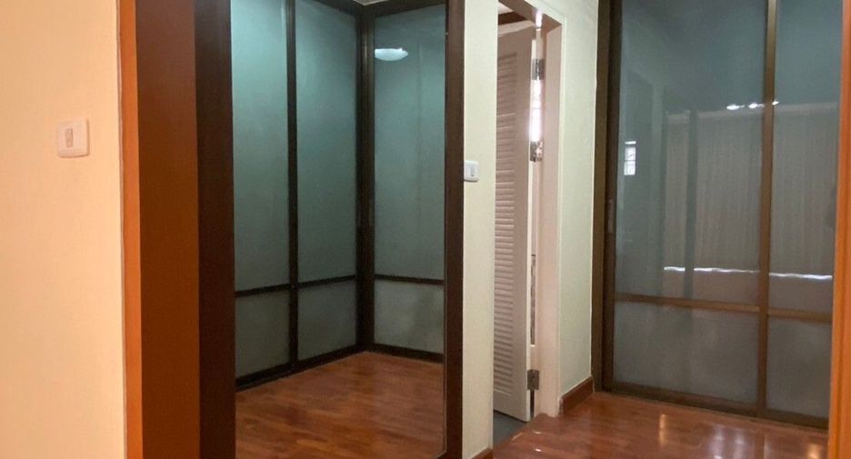 For sale 4 bedrooms house in Thanyaburi, Pathum Thani