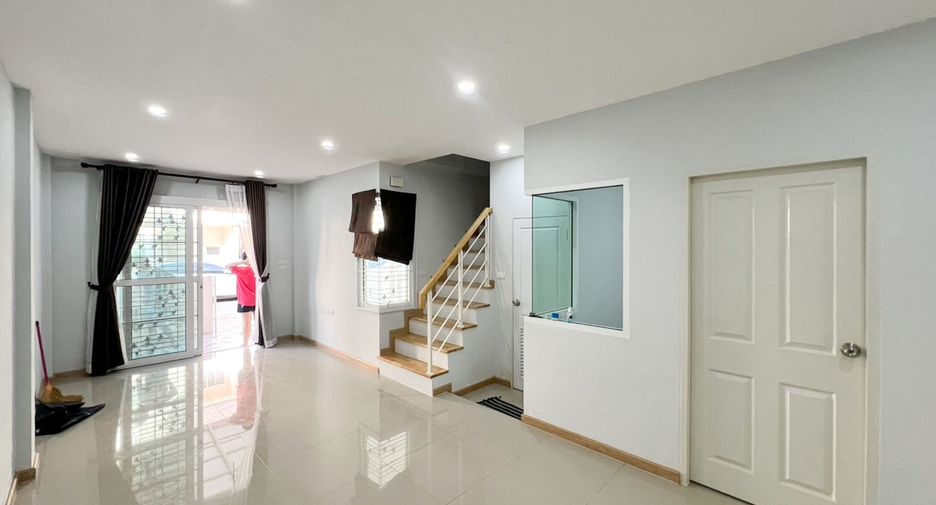 For sale 4 bedrooms townhouse in Sai Noi, Nonthaburi