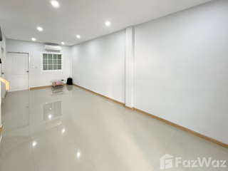 For sale 4 bedrooms townhouse in Sai Noi, Nonthaburi