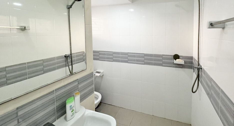 For sale 4 bedrooms townhouse in Sai Noi, Nonthaburi