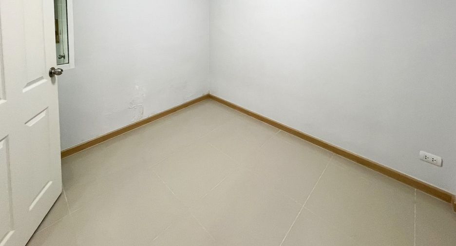 For sale 4 bedrooms townhouse in Sai Noi, Nonthaburi