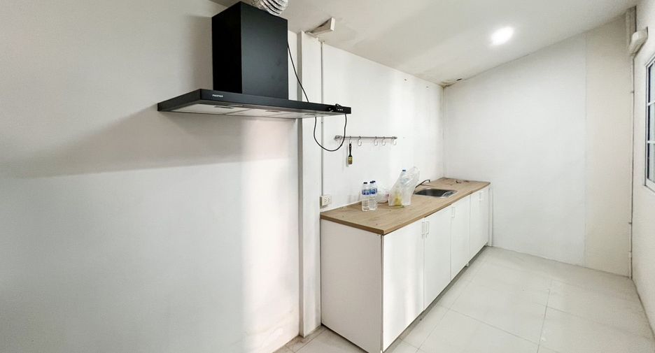 For sale 4 bedrooms townhouse in Sai Noi, Nonthaburi