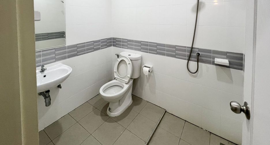 For sale 4 bedrooms townhouse in Sai Noi, Nonthaburi