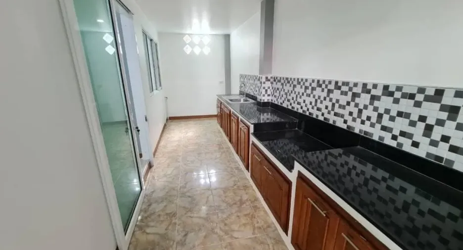 Продажа 3 спальни таунхаус в Bang Bua Thong, Нонтабури