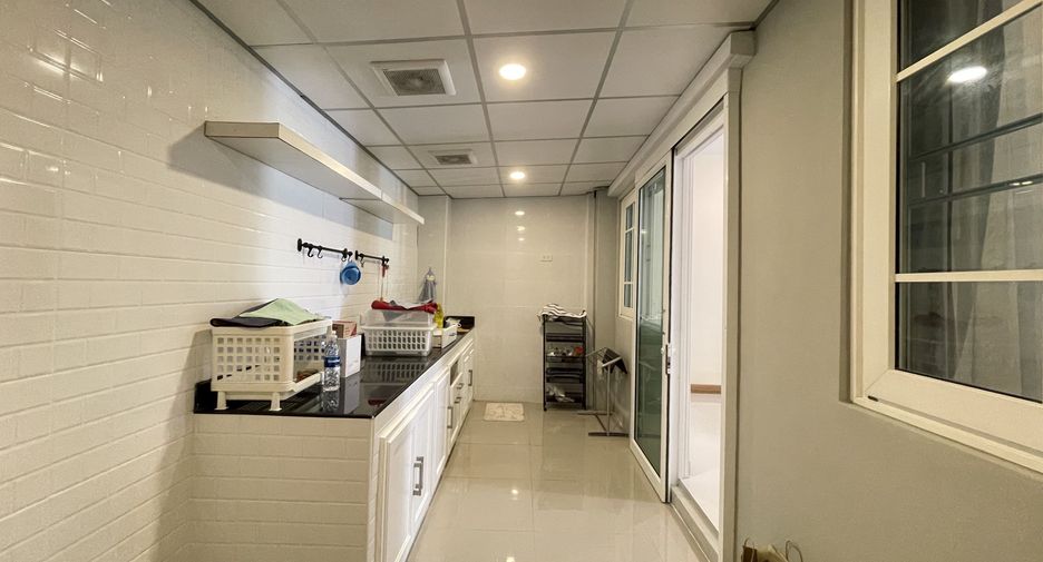 For sale 4 bedrooms townhouse in Bang Kruai, Nonthaburi