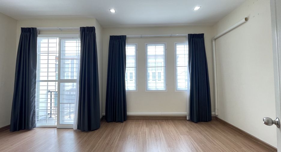 For sale 4 bedrooms townhouse in Bang Kruai, Nonthaburi