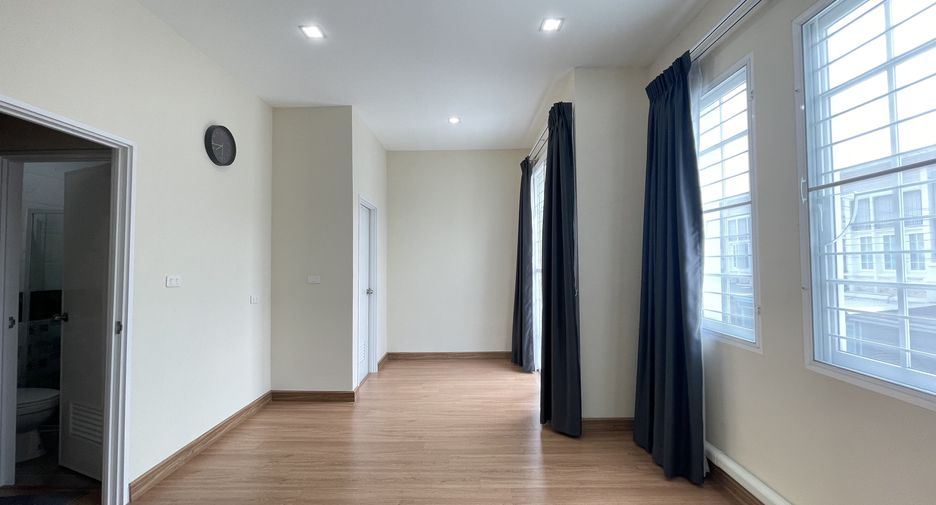 For sale 4 bedrooms townhouse in Bang Kruai, Nonthaburi