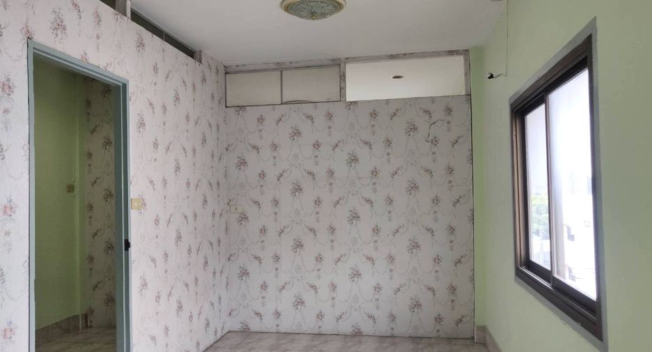 For sale 2 bedrooms townhouse in Mueang Nakhon Pathom, Nakhon Pathom