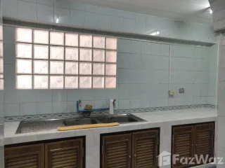 Продажа 2 спальни таунхаус в Mueang Nakhon Pathom, Накхонпатхом