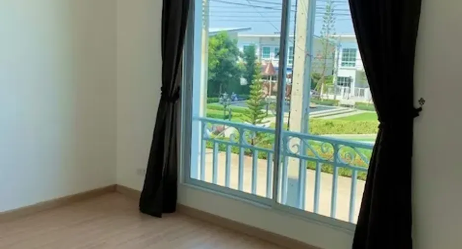 Casa adosada en alquiler de 3 habitaciones en Bang Bua Thong, Nonthaburi