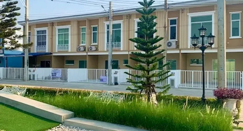 Casa adosada en alquiler de 3 habitaciones en Bang Bua Thong, Nonthaburi