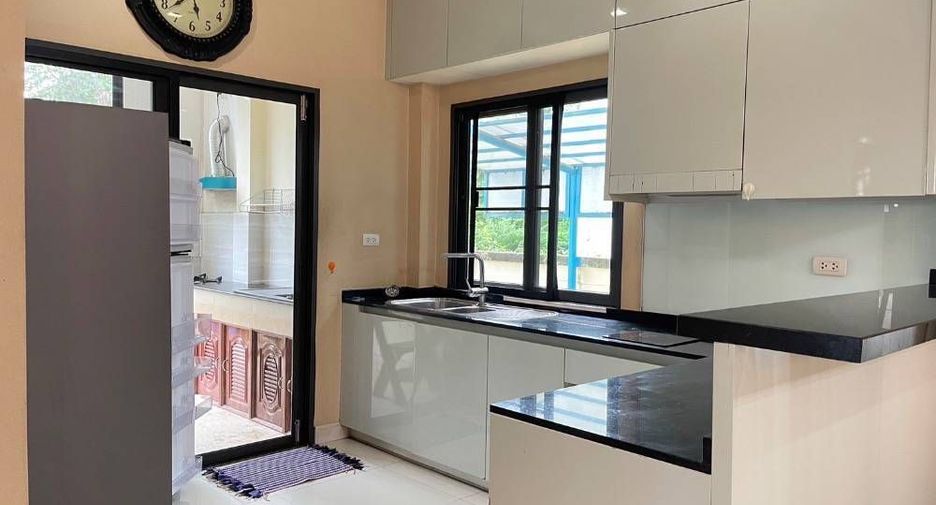 For rent 4 bedrooms house in Mueang Nonthaburi, Nonthaburi