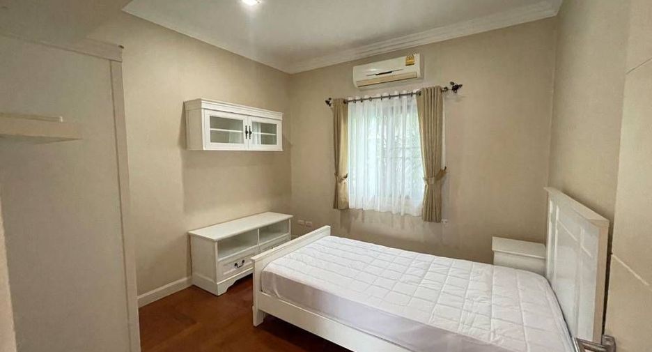 For rent 4 bedrooms house in Mueang Nonthaburi, Nonthaburi