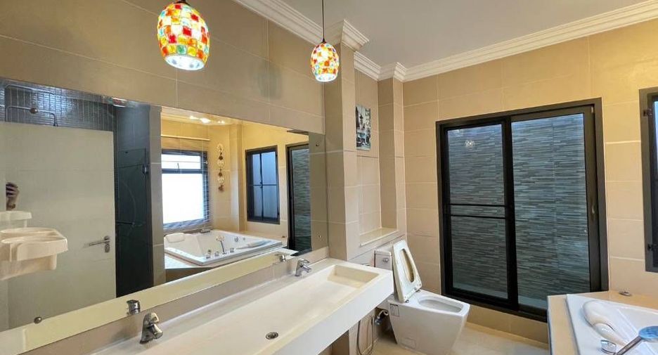 For rent 4 bedrooms house in Mueang Nonthaburi, Nonthaburi