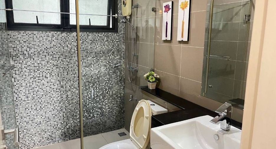 For rent 4 bedrooms house in Mueang Nonthaburi, Nonthaburi