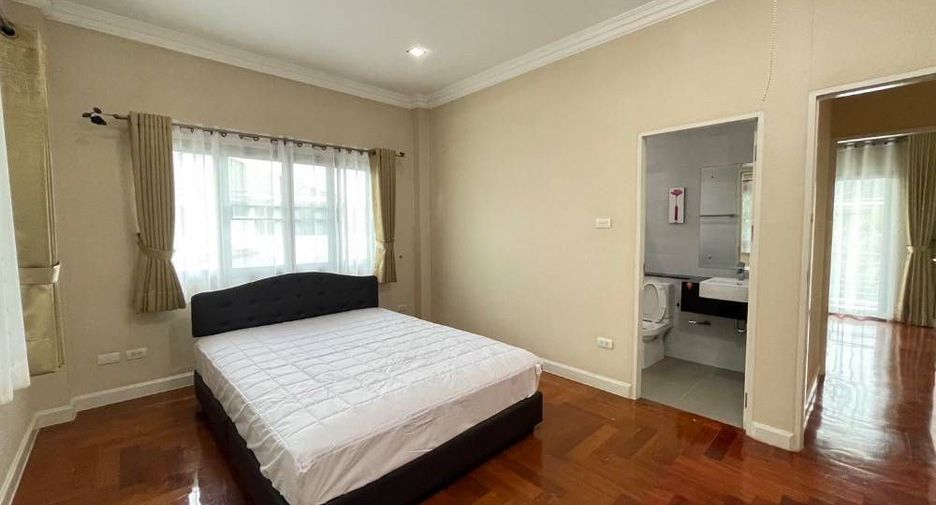 For rent 4 bedrooms house in Mueang Nonthaburi, Nonthaburi