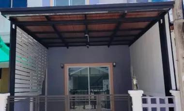 Casa adosada en venta de 2 habitaciones en Lat Lum Kaeo, Pathum Thani