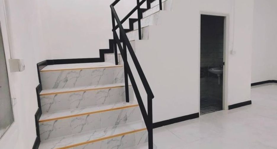 À vendre 2 chambres maison de ville à Lat Lum Kaeo, Pathum Thani