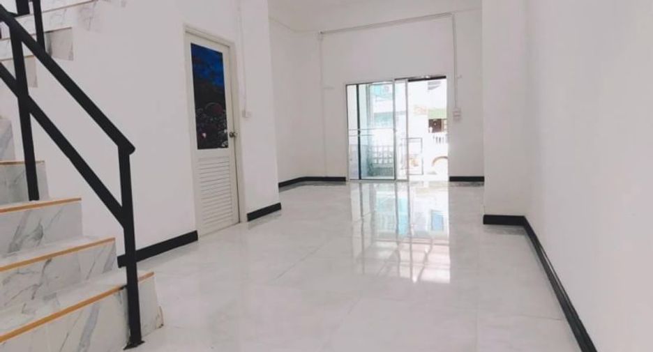 À vendre 2 chambres maison de ville à Lat Lum Kaeo, Pathum Thani