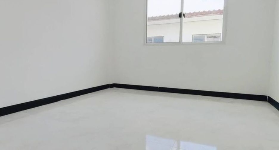 À vendre 2 chambres maison de ville à Lat Lum Kaeo, Pathum Thani