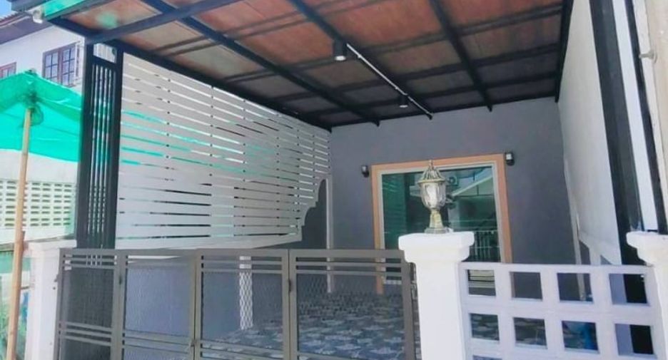 À vendre 2 chambres maison de ville à Lat Lum Kaeo, Pathum Thani