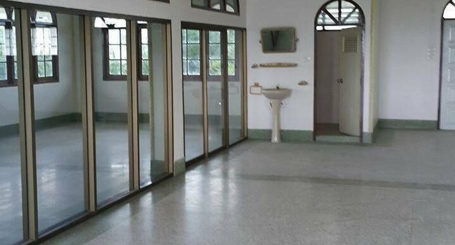 Casa en venta de 5 habitaciones en Mueang Nakhon Pathom, Nakhon Pathom