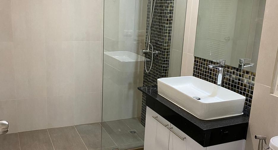 Продажа и аренда 2 спальни кондо в Щаттхана, Бангкок