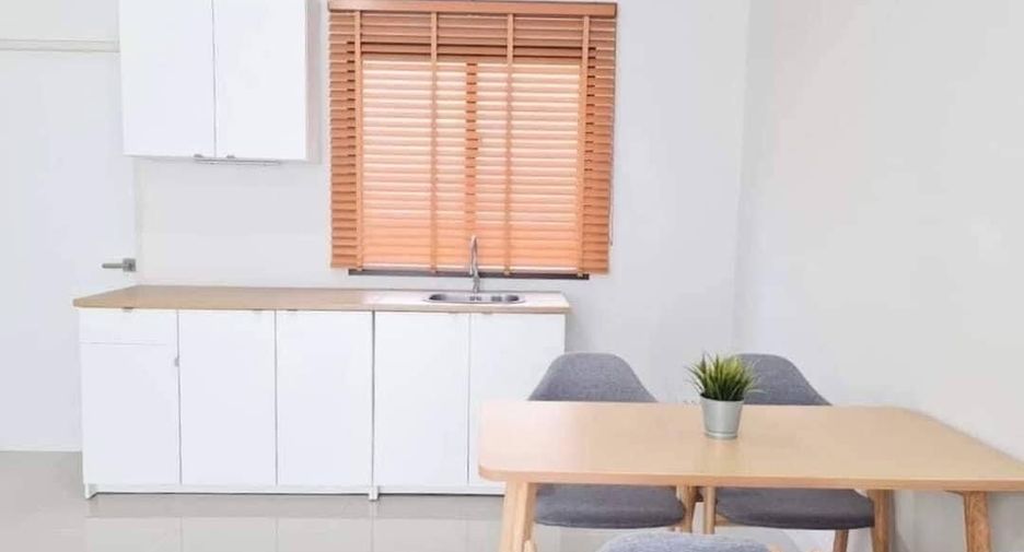 For rent 3 bedrooms townhouse in Mueang Pathum Thani, Pathum Thani