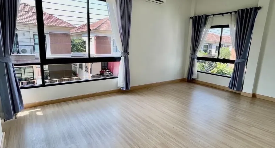 For sale 4 bedrooms house in Mueang Samut Sakhon, Samut Sakhon