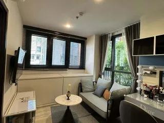 À vendre 1 chambre condo à Huai Khwang, Bangkok