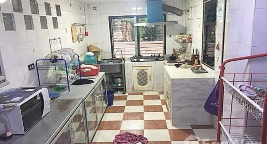 For sale 4 bedrooms house in Thanyaburi, Pathum Thani