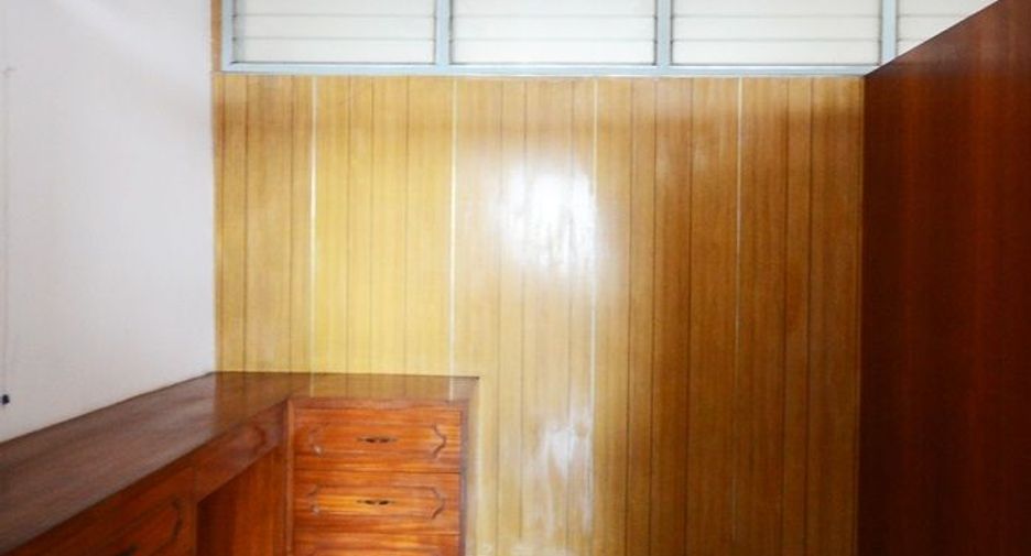 For sale 4 bedrooms townhouse in Bangkok Noi, Bangkok