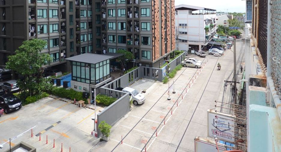 For sale 4 bedrooms townhouse in Bangkok Noi, Bangkok