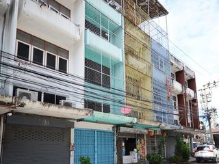 For sale 4 bedrooms townhouse in Bangkok Noi, Bangkok