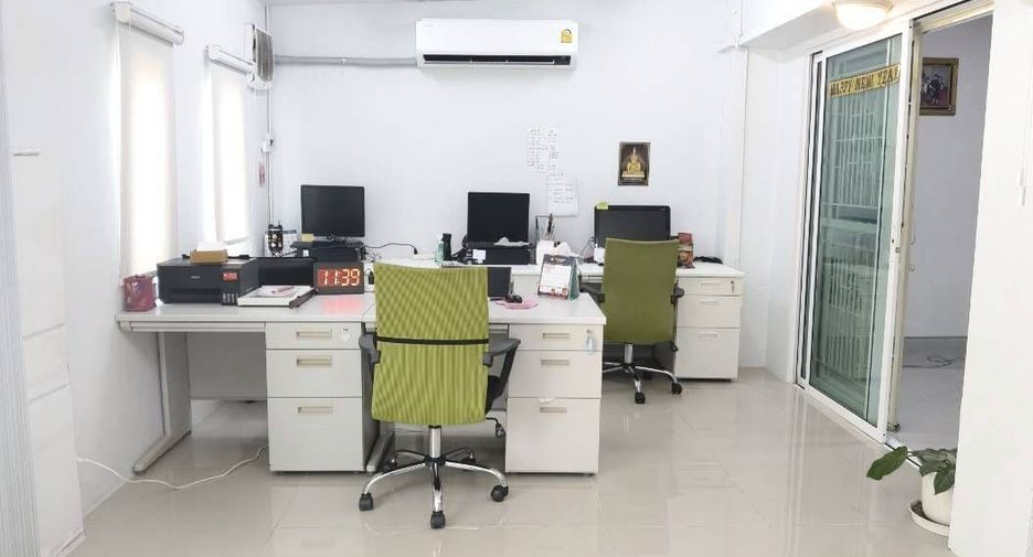For sale 3 bedrooms townhouse in Mueang Pathum Thani, Pathum Thani