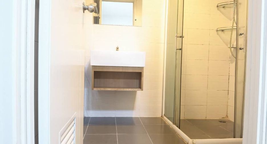 For sale 3 bedrooms townhouse in Mueang Pathum Thani, Pathum Thani