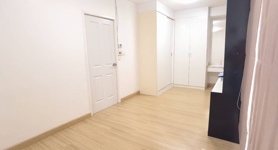 For sale 3 bedrooms townhouse in Mueang Pathum Thani, Pathum Thani