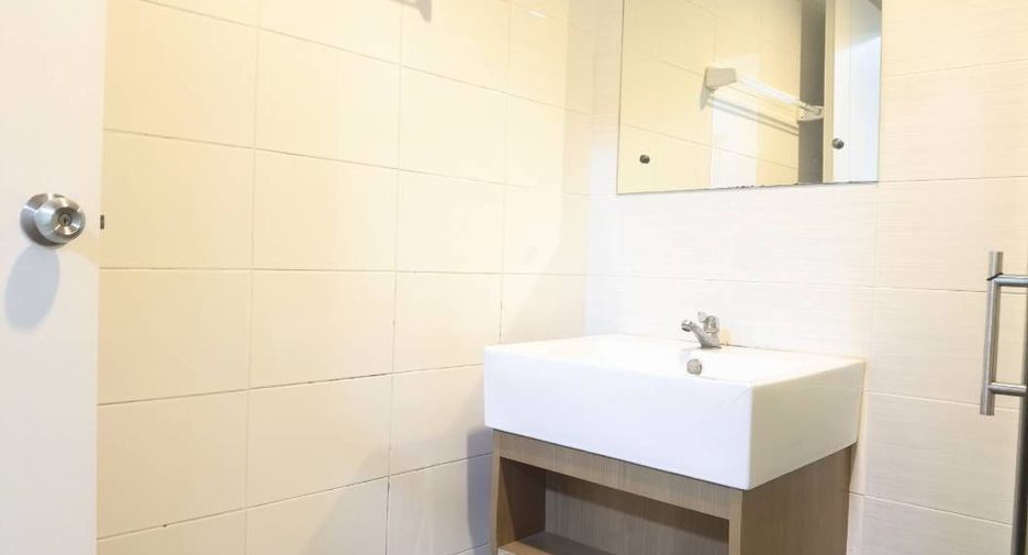 For sale 3 bedrooms townhouse in Mueang Pathum Thani, Pathum Thani