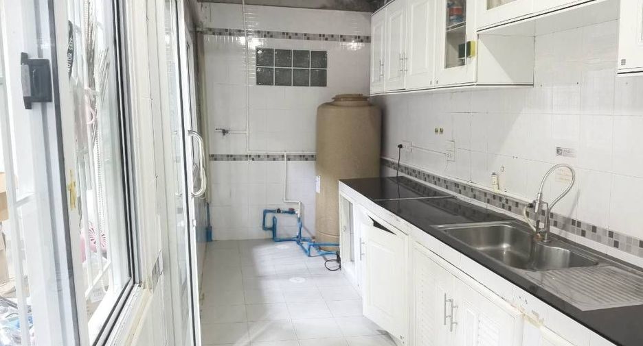 Reihenhaus zum Kauf mit 3 Zimmer in Mueang Pathum Thani, Pathum Thani