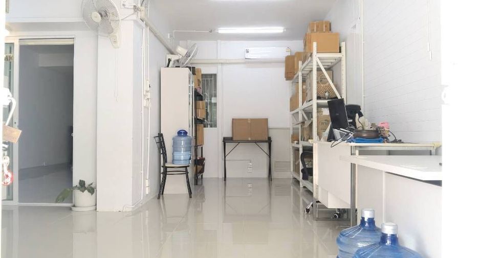 For sale 3 bedrooms townhouse in Mueang Pathum Thani, Pathum Thani