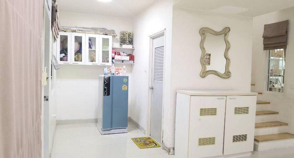 For sale 3 bedrooms townhouse in Mueang Pathum Thani, Pathum Thani