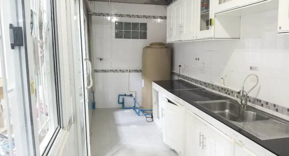 For sale 3 bedrooms townhouse in Mueang Pathum Thani, Pathum Thani