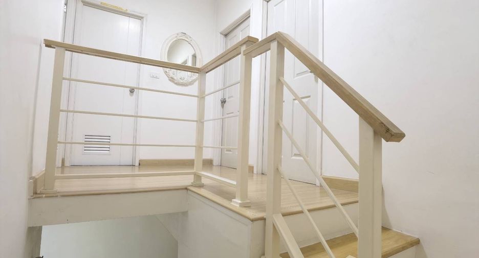 For sale 3 bedrooms townhouse in Mueang Pathum Thani, Pathum Thani