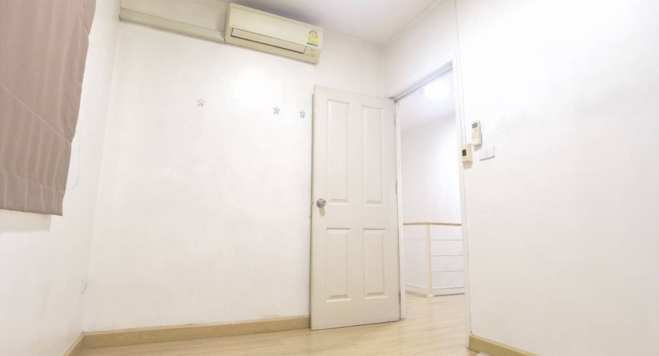 For sale 3 bedrooms townhouse in Mueang Pathum Thani, Pathum Thani