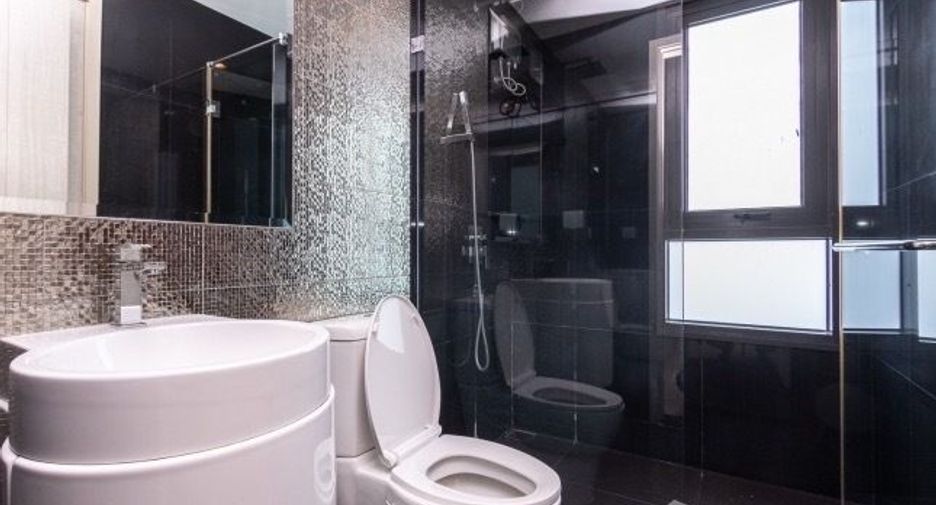 For sale 2 bedrooms condo in Khlong Toei, Bangkok