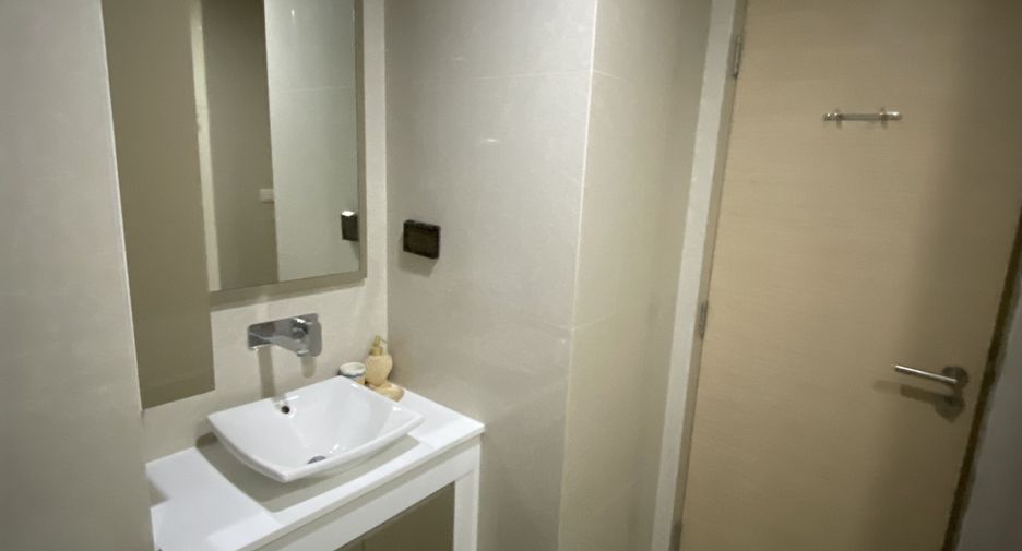 For sale 1 bed condo in Khlong Toei, Bangkok